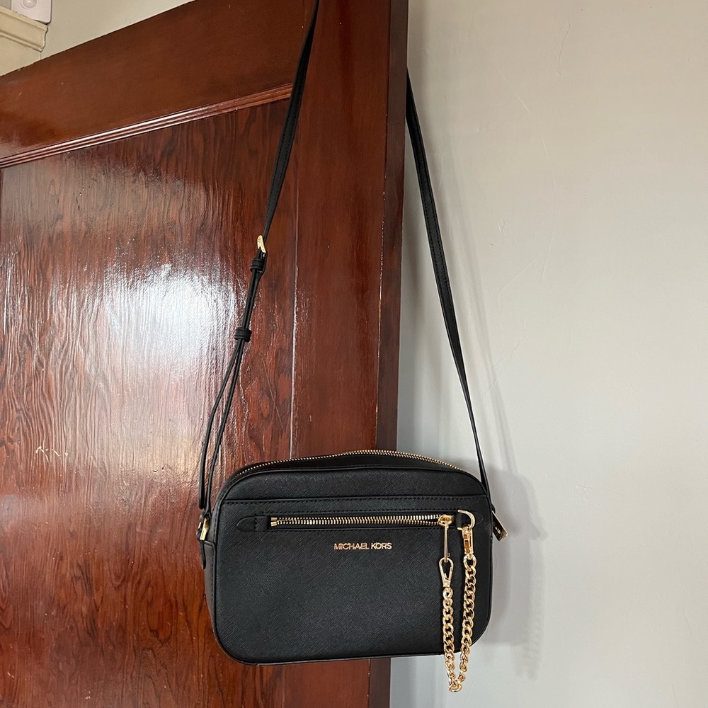 Michael kors crossbody black